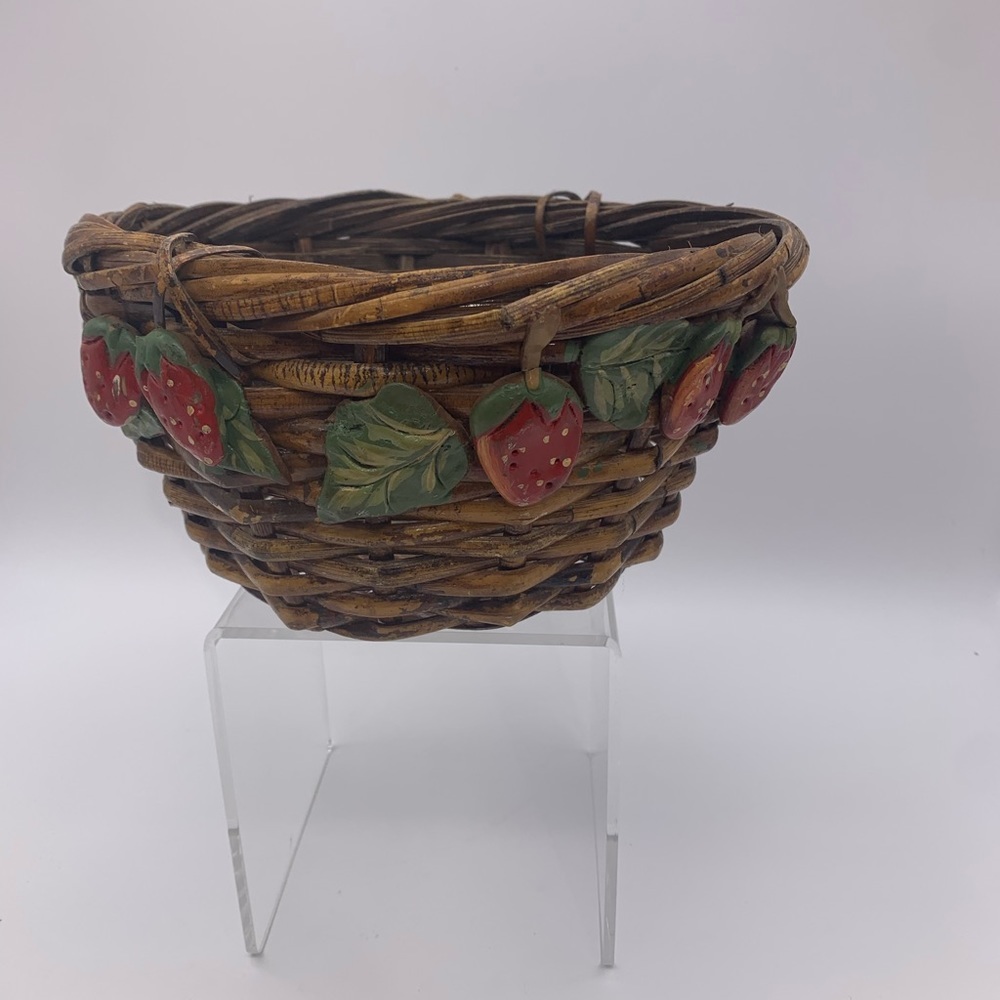 Vintage Round Wicker Basket /Planter Handmade With Pottery Strawberries & Leaves